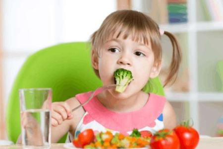 如何给孩子安排夏季营养餐？专家支招，健康度夏