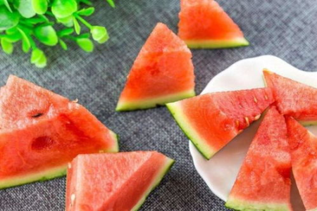 炎炎夏日怎么吃？13种消暑食物推荐，给你清凉一夏