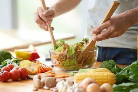 食物这样搭配不上火：夏季饮食清凉搭配指南