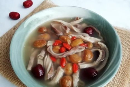 冬季进补鸡汤加什么料好？滋补暖胃的鸡汤食谱推荐