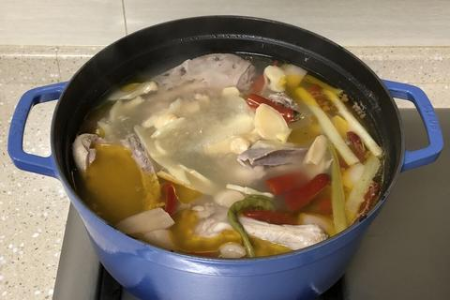 夏季祛湿汤推荐：四款食谱帮你摆脱湿气困扰