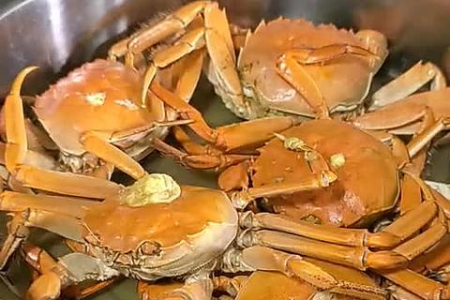 三种简单易学的秋季蒸螃蟹方法，让你在家也能做出美味