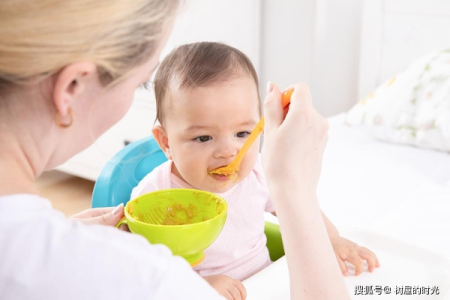夏季宝宝辅食禁忌：这些食物需谨慎喂养