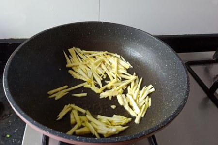 春季养肝食谱推荐，美味菜肴助你轻松养肝
