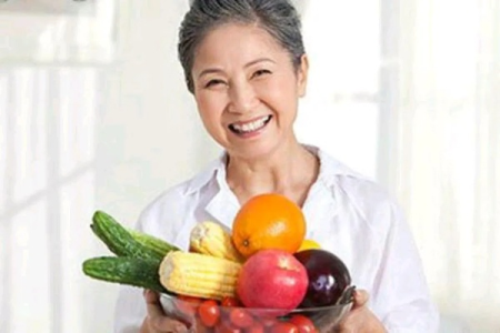 秋季更年期女性饮食调理：这些食物让你远离更年期困扰