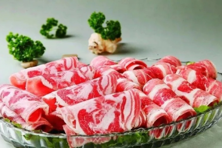 秋天适合吃羊肉吗？羊肉的营养功效及人群适用性