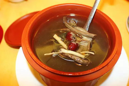 老人秋季养生汤食谱：简单易做，营养美味