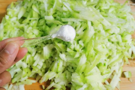 秋季吃莲藕好吗？莲藕的功效与作用及秋季食用指南