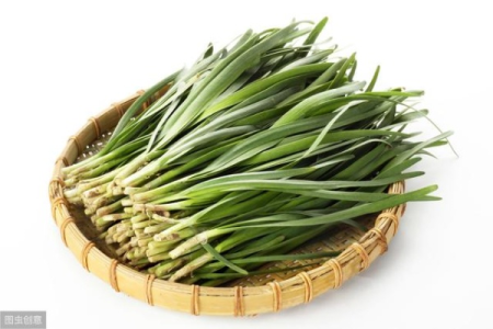 秋季吃韭菜的益处和坏处，吃多少合适？