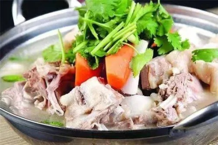为什么冬天要吃羊肉？不止暖胃，还能增强免疫力，让你活力满满！