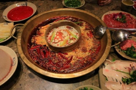 想在大雪节气吃火锅？这份攻略帮你挑选锅底和食材