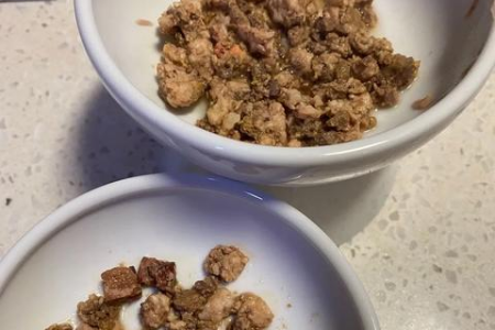 自己动手做蛋黄鸡胸肉猫饭，给猫咪最健康的美食