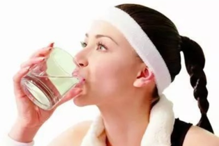 夏季正确补水6个常识：让你清凉一夏，远离中暑！