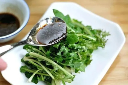 初夏多食苦味蔬菜，降火解暑，调和脾胃，让你精力充沛！