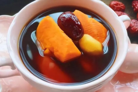 女性冬天怕冷是咋回事？食补暖宫，推荐这些简单美味的食物！