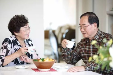 冬季饮食的正确打开方式：告别臃肿，轻松拥有好身材