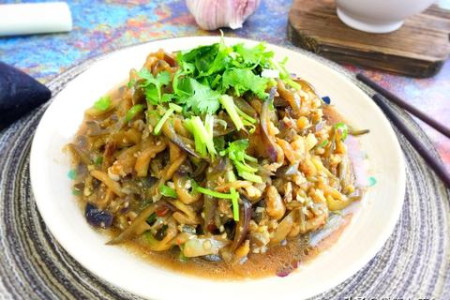 秋天吃茄子有哪些好处？降火气、助消化！