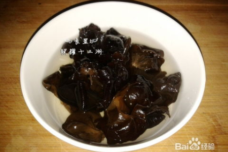 清热降火又好吃的夏天凉菜：苦瓜拌木耳做法
