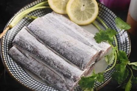 夏季食用带鱼的好处是什么？带鱼的营养成分及养生功效！