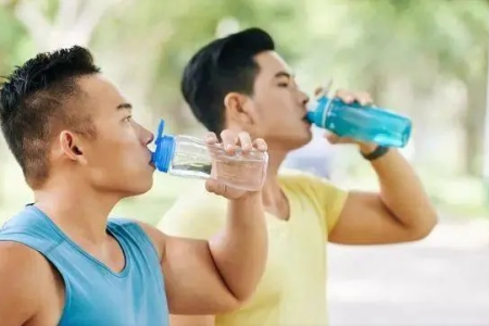 夏季多喝水的重要性：帮你加速代谢，健康一夏！