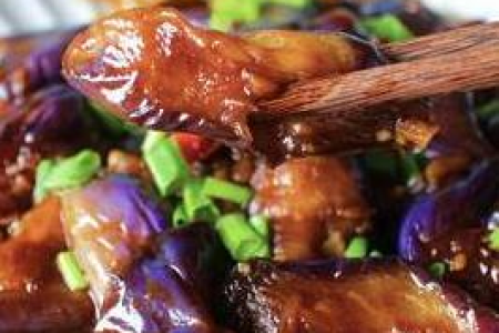节日餐桌不妨肉少菜多，健康饮食过新年