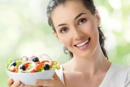 吃什么能让女人保持年轻？这些食物让你容光焕发！