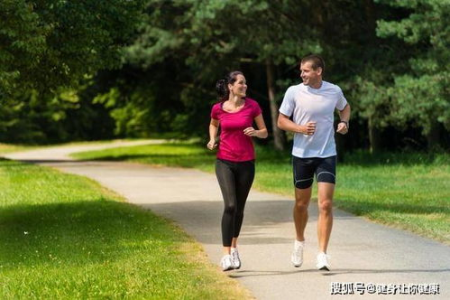 减肥选择困难？走路一万步VS跑步一公里，哪个更有效？