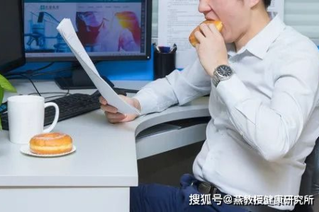 为什么久坐容易导致小腿浮肿 原因和预防方法都在这里
